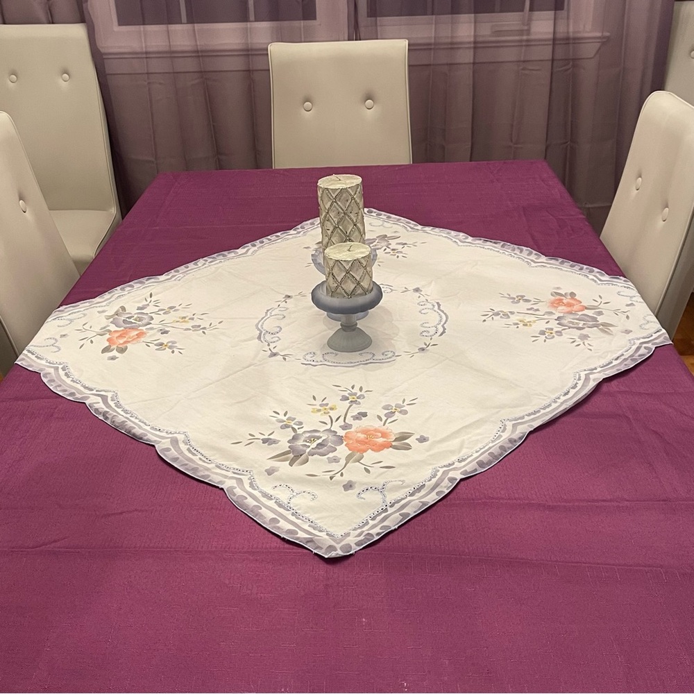 Beautiful delicate small square table linen - Picture 3 of 9